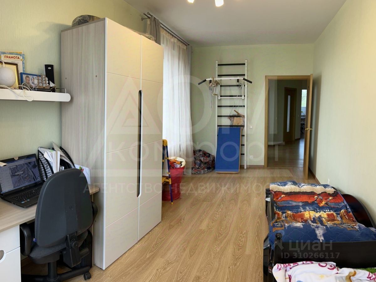 Продажа 2-комн квартиры на вторичном рынке Приозерск, улица Суворова, 40