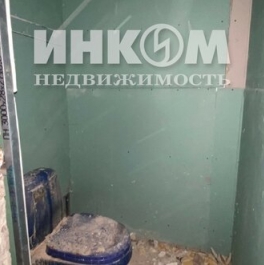 Продажа 3-комн квартиры на вторичном рынке Колобовский 1-й пер,  д. 27/3,  к. 2
