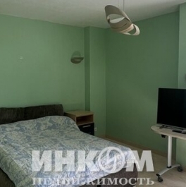 Продажа 3-комн квартиры на вторичном рынке улица Бажова,  д. 8