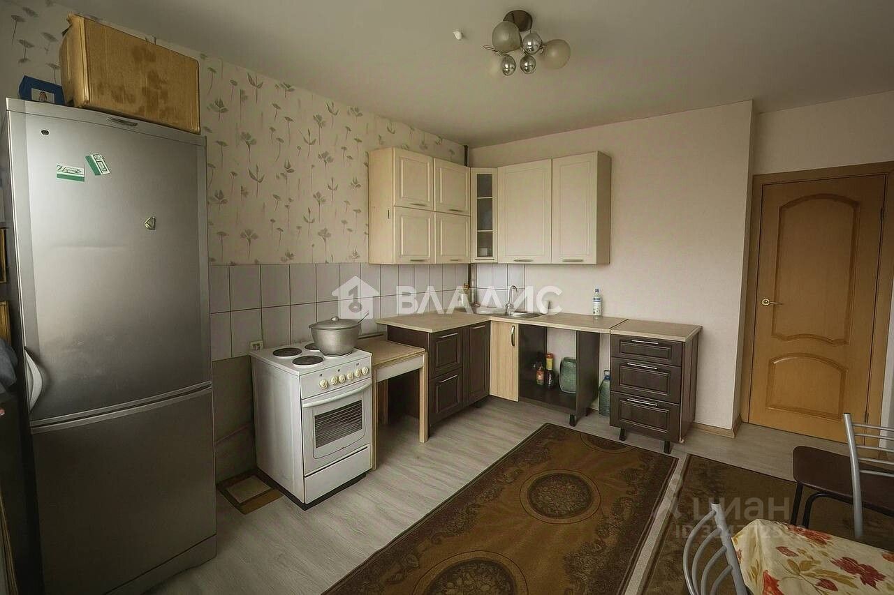 Продажа 3-комн квартиры на вторичном рынке Губернский мкр, улица Земская,  д. 13