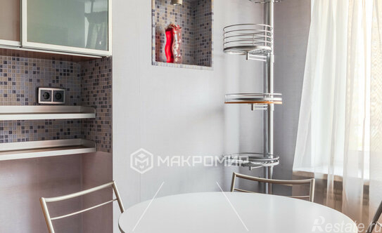 Продажа 3-комн квартиры на вторичном рынке проспект Авиаконструкторов,  д. 38 к1