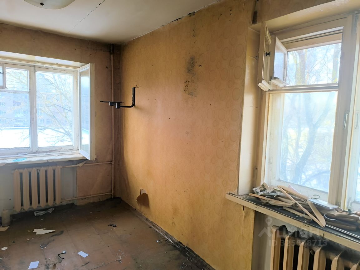 Продажа 2-комн квартиры на вторичном рынке Волхов, улица Калинина,  д. 38А