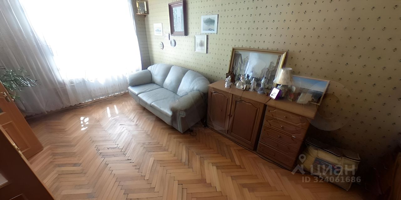 Продажа 4-комн квартиры на вторичном рынке Каменноостровский проспект, 42Б