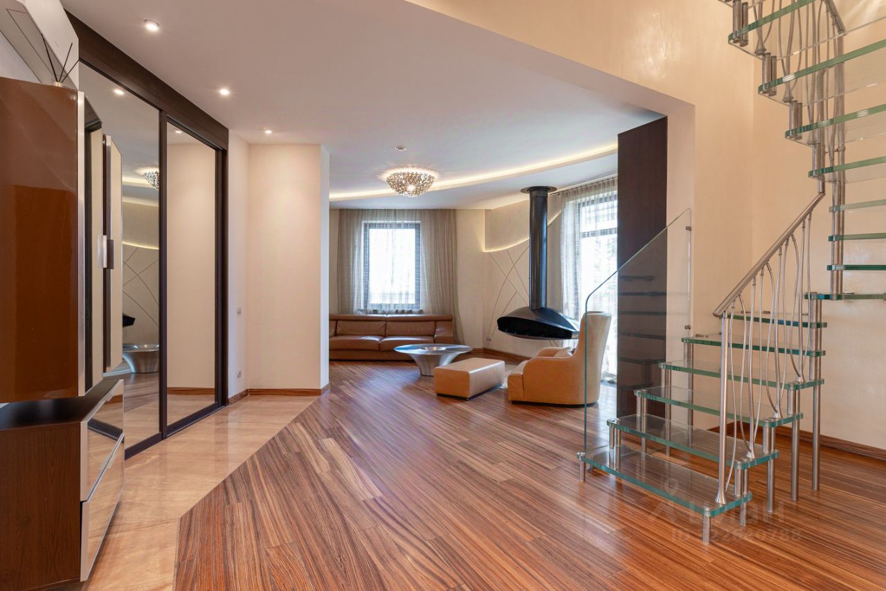 Продажа 6-комн квартиры на вторичном рынке улица Дыбенко, 38к1