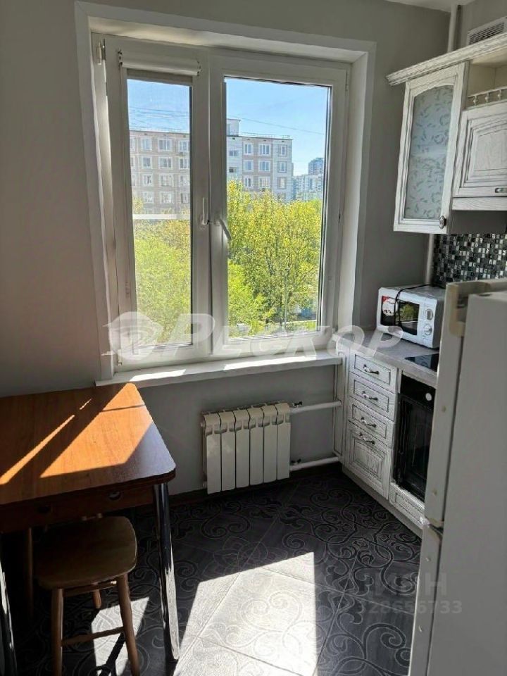 Продажа 1-комн квартиры на вторичном рынке улица Исаковского, 16К1