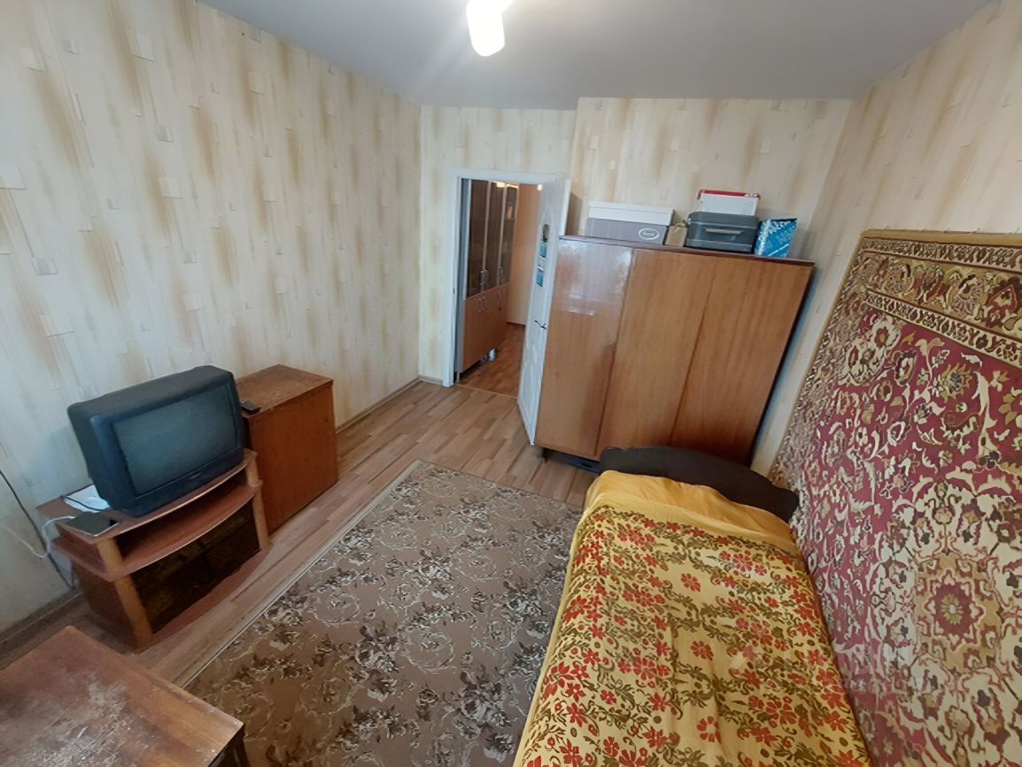 Продажа 2-комн квартиры на вторичном рынке Волхов, Авиационная улица, 32