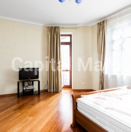 Аренда 4-комн квартиры на вторичном рынке Каковинский М. пер,  д. 8