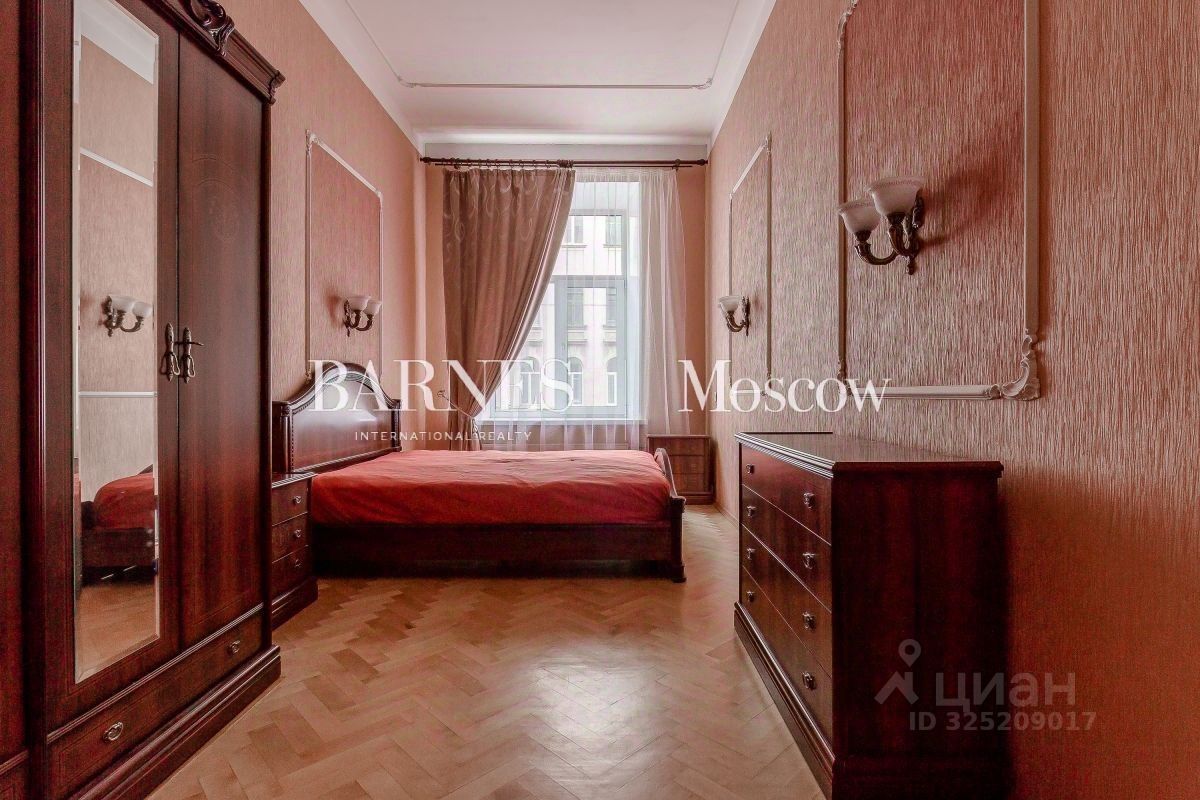 Продажа 3-комн квартиры на вторичном рынке Ропшинская улица, 18