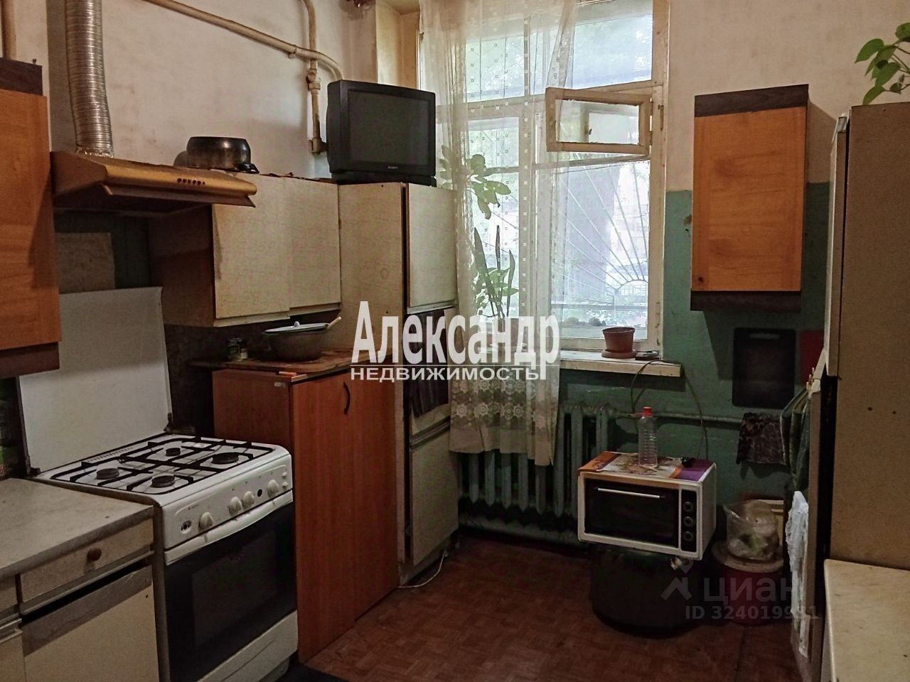 Продажа 4-комн квартиры на вторичном рынке Курляндская улица, 32