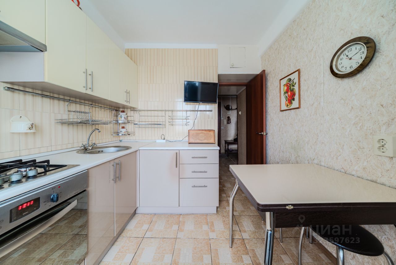 Продажа 2-комн квартиры на вторичном рынке Светлановский проспект, 40К2