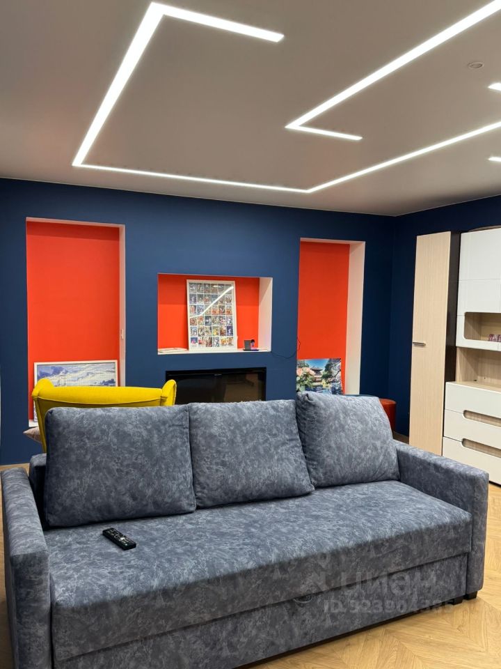 Продажа 3-комн квартиры на вторичном рынке Колпино, улица Металлургов, 4