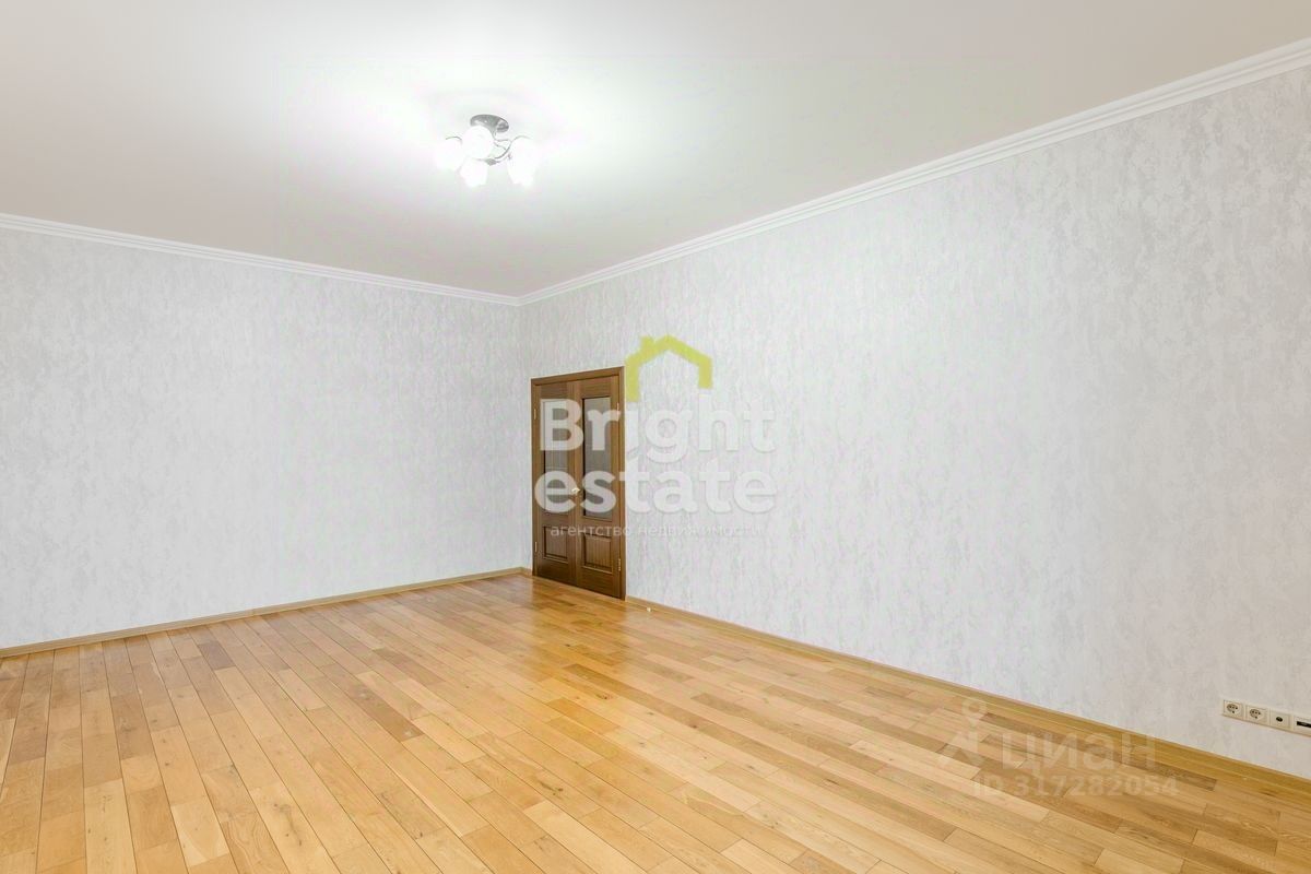 Продажа 3-комн квартиры на вторичном рынке д. Новинки, улица Малахитовая, 5