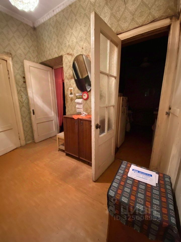 Продажа 2-комн квартиры на вторичном рынке проспект Стачек, 19