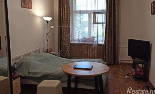 Продажа 2-комн квартиры на вторичном рынке Трехсвятительский Б. пер,  д. 1