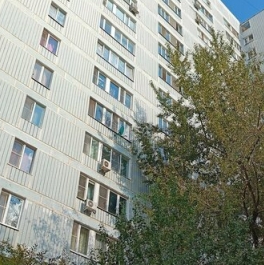 Продажа 2-комн квартиры на вторичном рынке улица Маршала Захарова,  д. 19