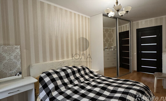 Продажа 3-комн квартиры на вторичном рынке Славы пр-кт,  д. 16