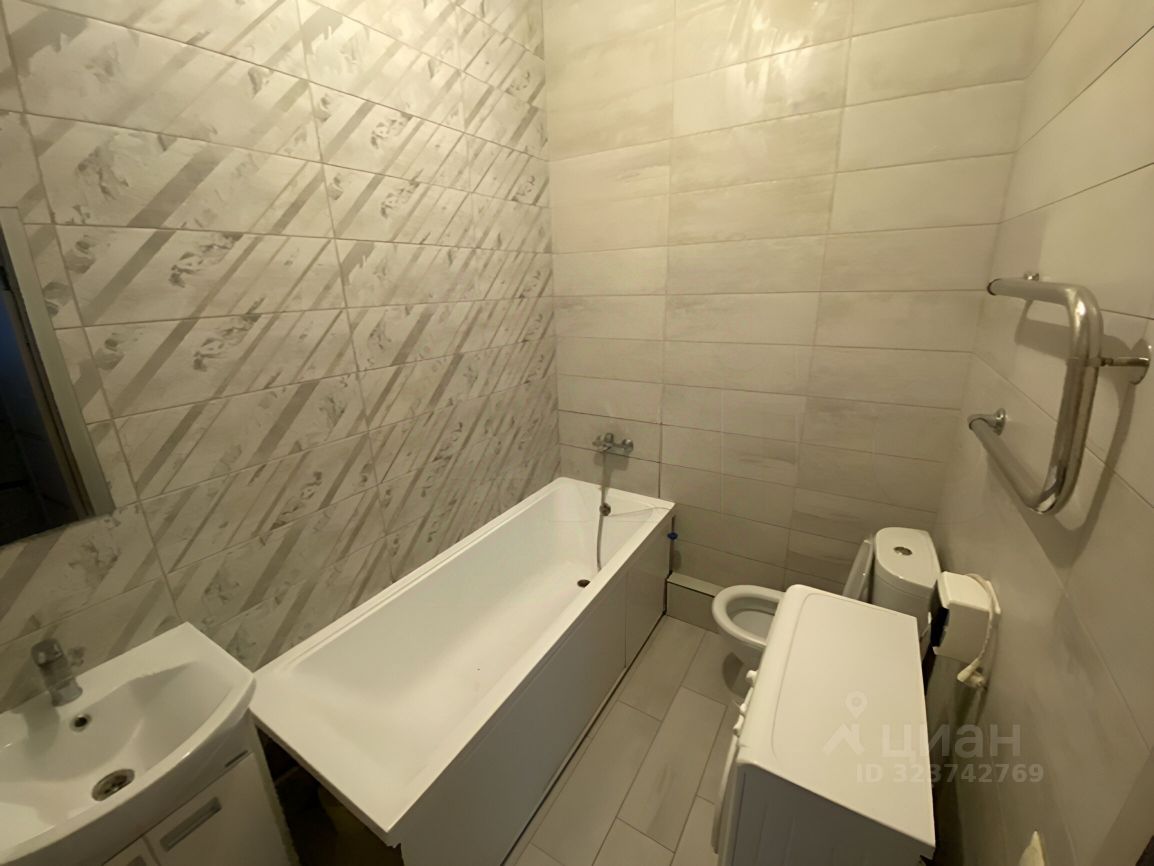 Продажа 2-комн квартиры на вторичном рынке Сабурово пгт, улица Рождественская, 4