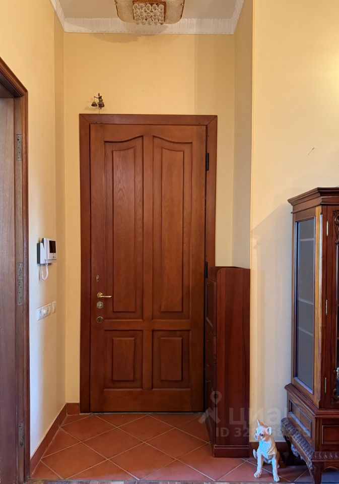 Продажа 6-комн квартиры на вторичном рынке Пожарский пер,  д. 10