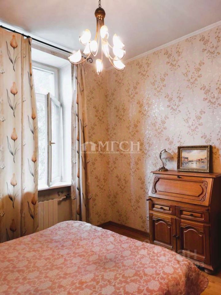 Продажа 4-комн квартиры на вторичном рынке Большая Остроумовская улица, 23/2
