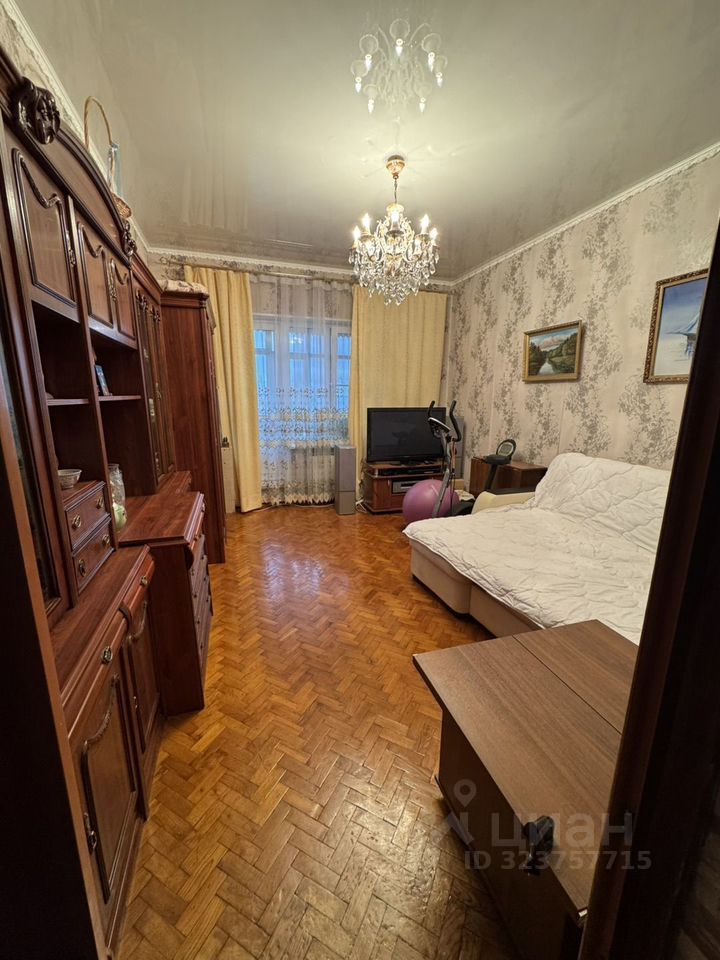 Продажа 3-комн квартиры на вторичном рынке пос. Глебовский, улица Октябрьская, 45