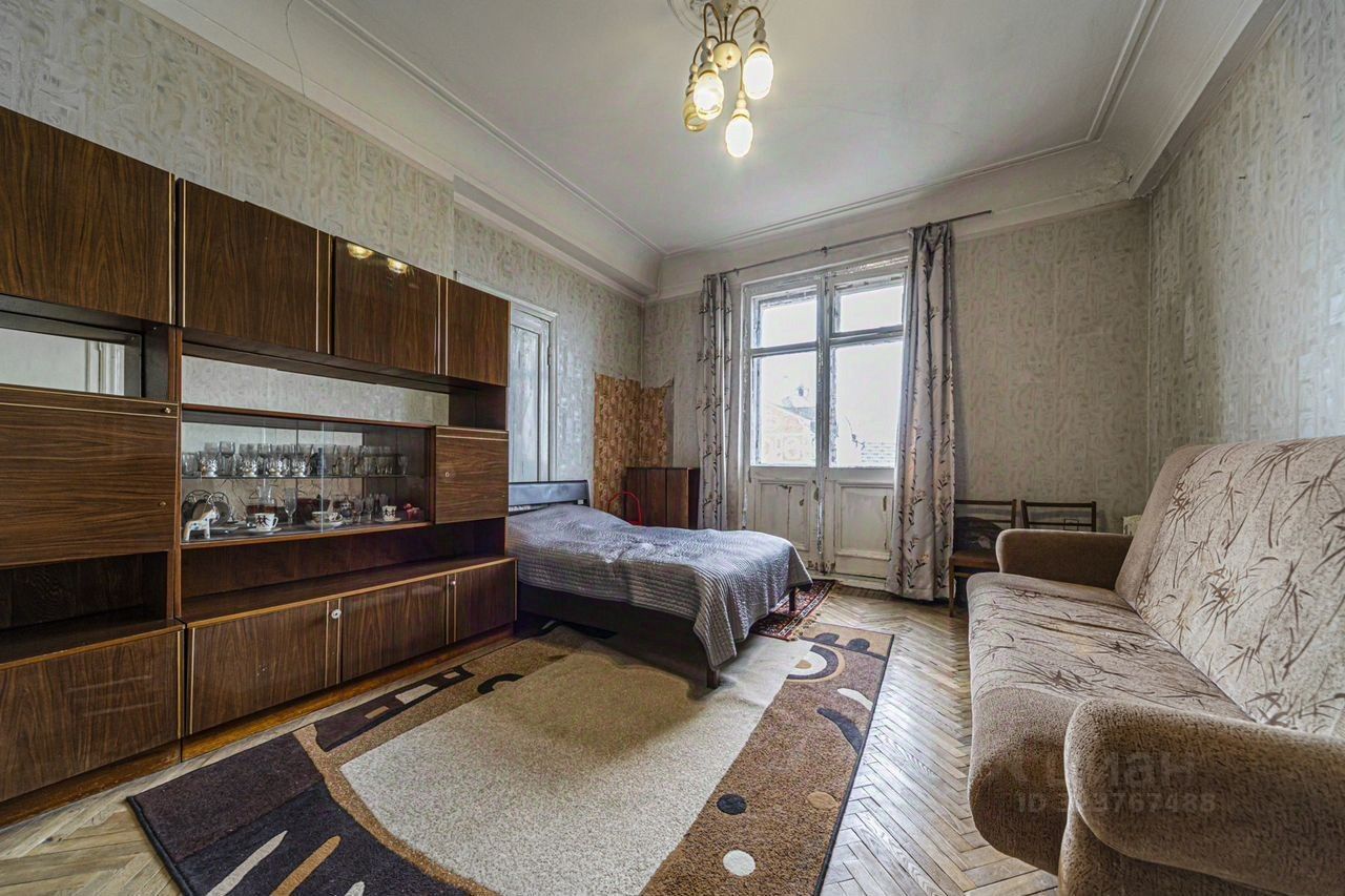 Продажа 3-комн квартиры на вторичном рынке Мичуринская улица, 1