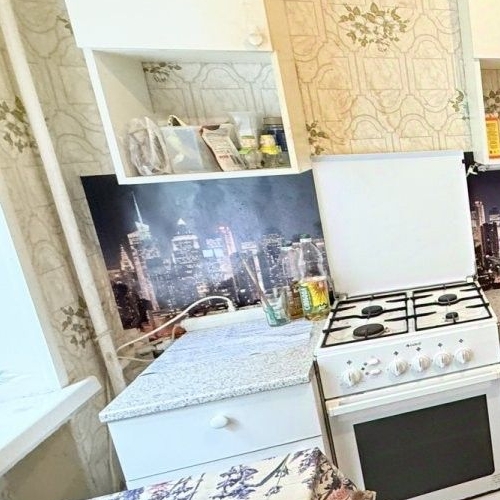 2-комн квартира пос. Первомайское, улица Ленина, 61