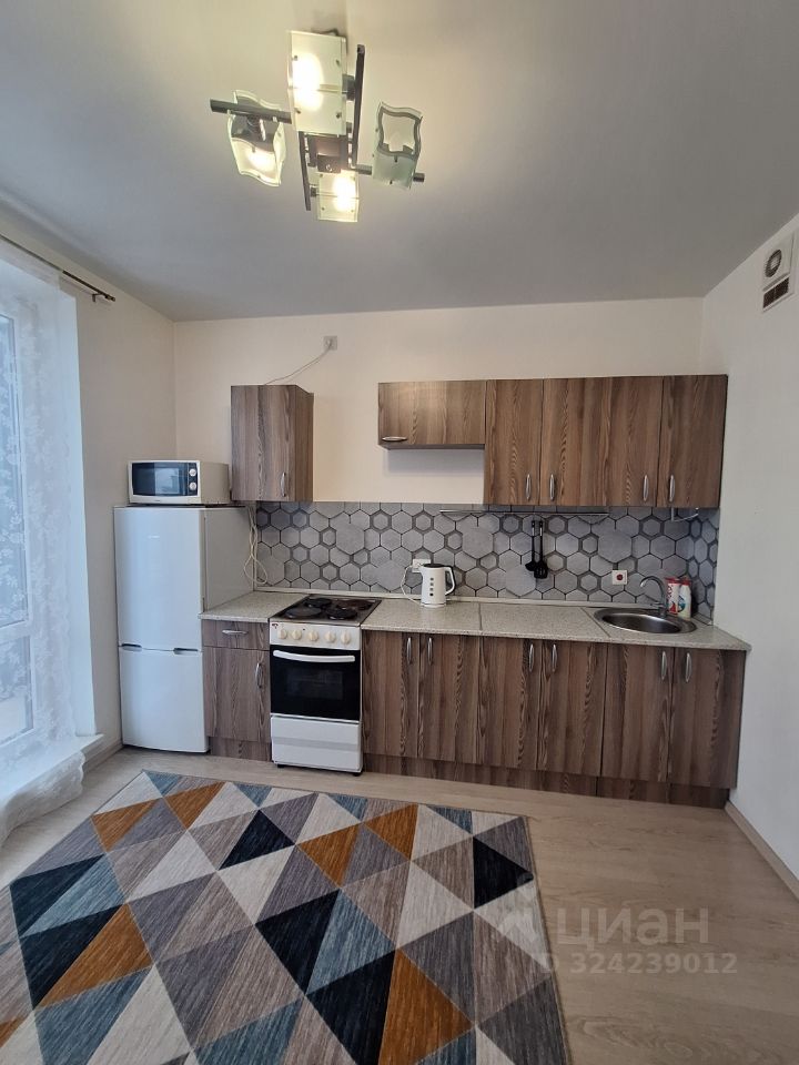 Аренда 1-комн квартиры на вторичном рынке улица 3-я Нововатутинская,  д. 8