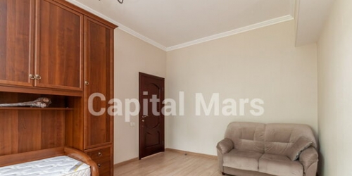 4-комн квартира улица Гашека,  д. 9