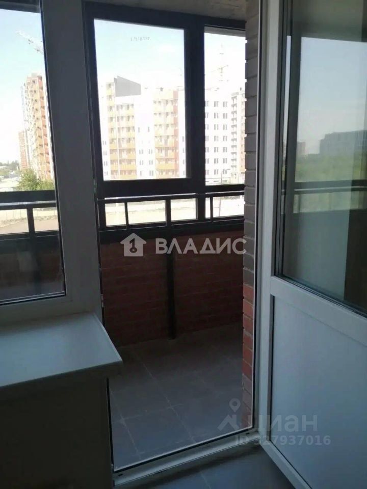 Продажа 2-комн квартиры на вторичном рынке Мурино, улица Шоссе в Лаврики, 72к3