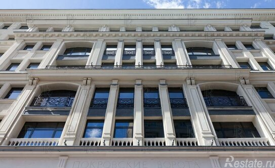 Продажа 4-комн квартиры на вторичном рынке Казарменный пер,  д. 3