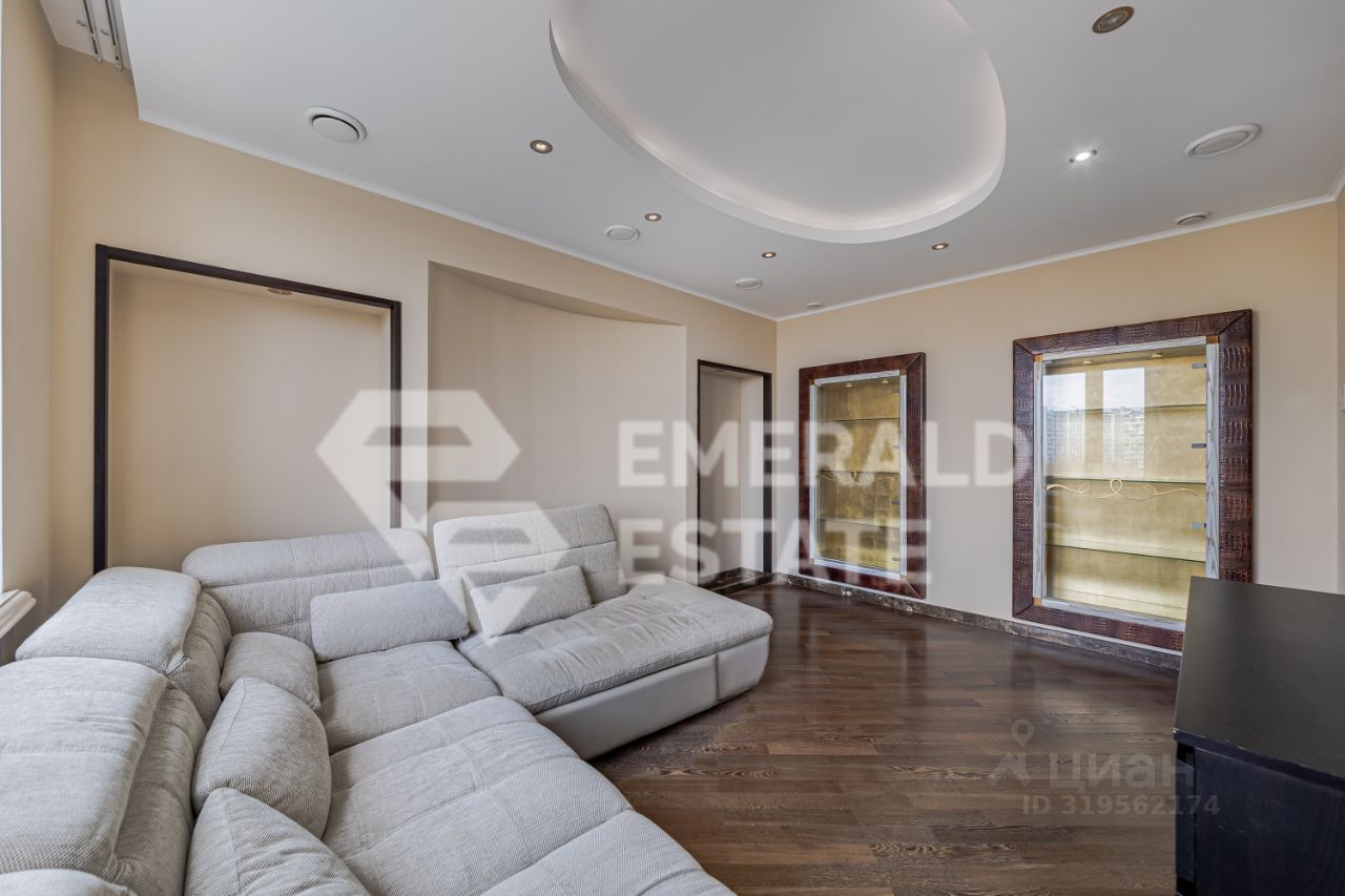 Продажа 4-комн квартиры на вторичном рынке Осенняя улица, 4К2