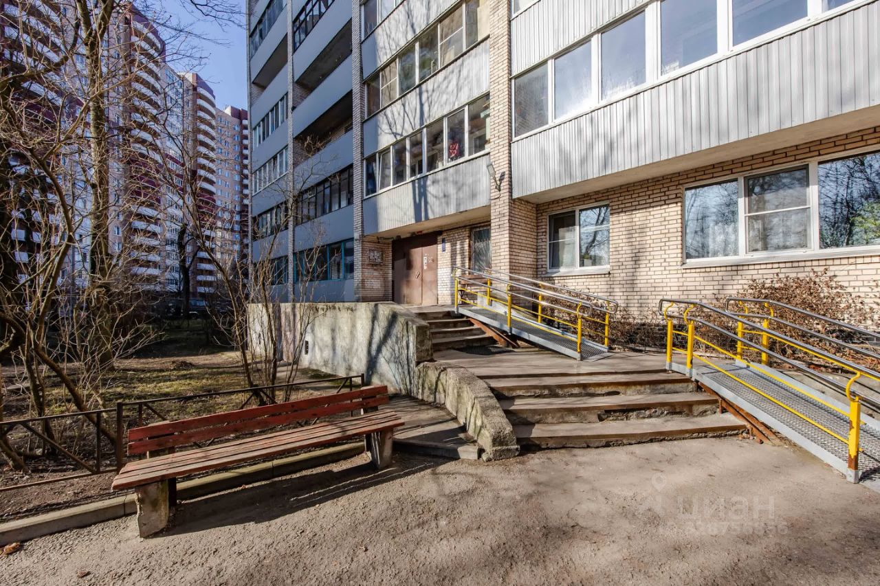 Продажа 2-комн квартиры на вторичном рынке улица Вавиловых, 9К4