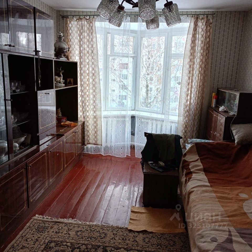 Продажа 3-комн квартиры на вторичном рынке пос. Шушары, Детскосельский тер., шоссе Колпинское, 9