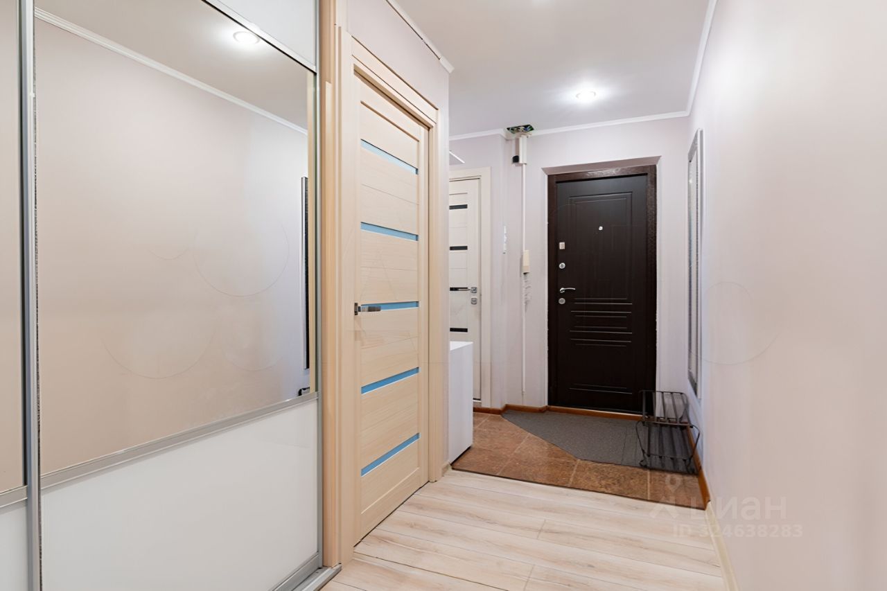 Продажа 3-комн квартиры на вторичном рынке Петергофское шоссе, 15к2
