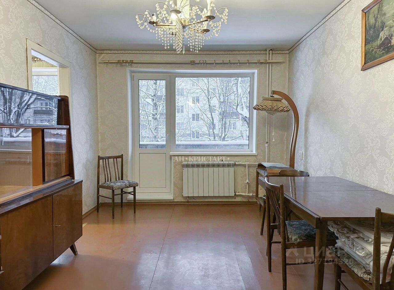 Продажа 3-комн квартиры на вторичном рынке Луга, улица Красной Артиллерии, 15