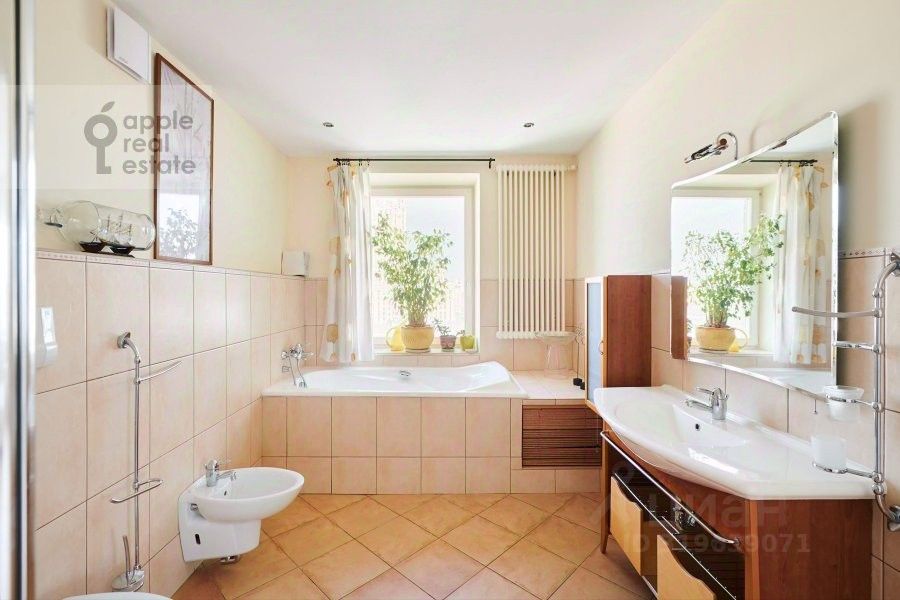 Аренда 3-комн квартиры на вторичном рынке Украинский бульвар, 5