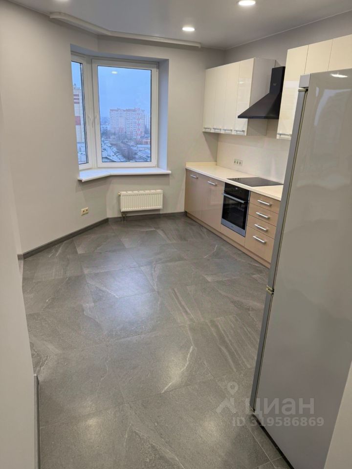 Продажа 3-комн квартиры на вторичном рынке Западный мкр, улица Лунная, 35