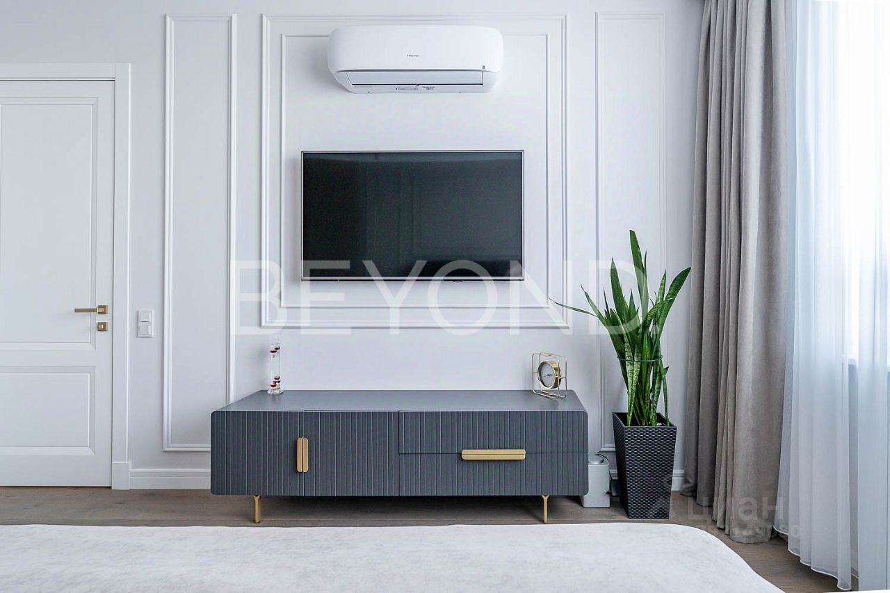 Продажа 3-комн квартиры на вторичном рынке Ждановская улица, 45