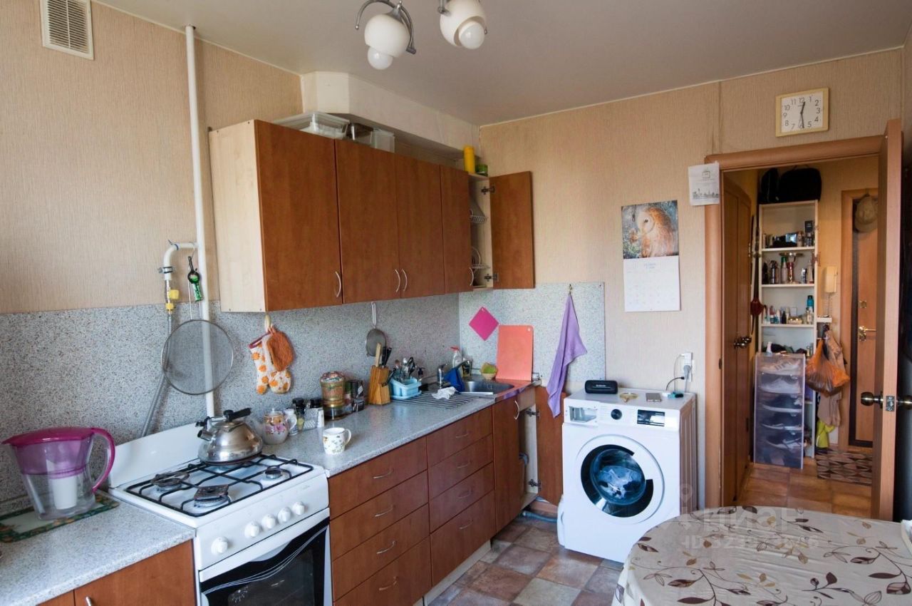 Продажа 2-комн квартиры на вторичном рынке улица Красных Зорь, 47