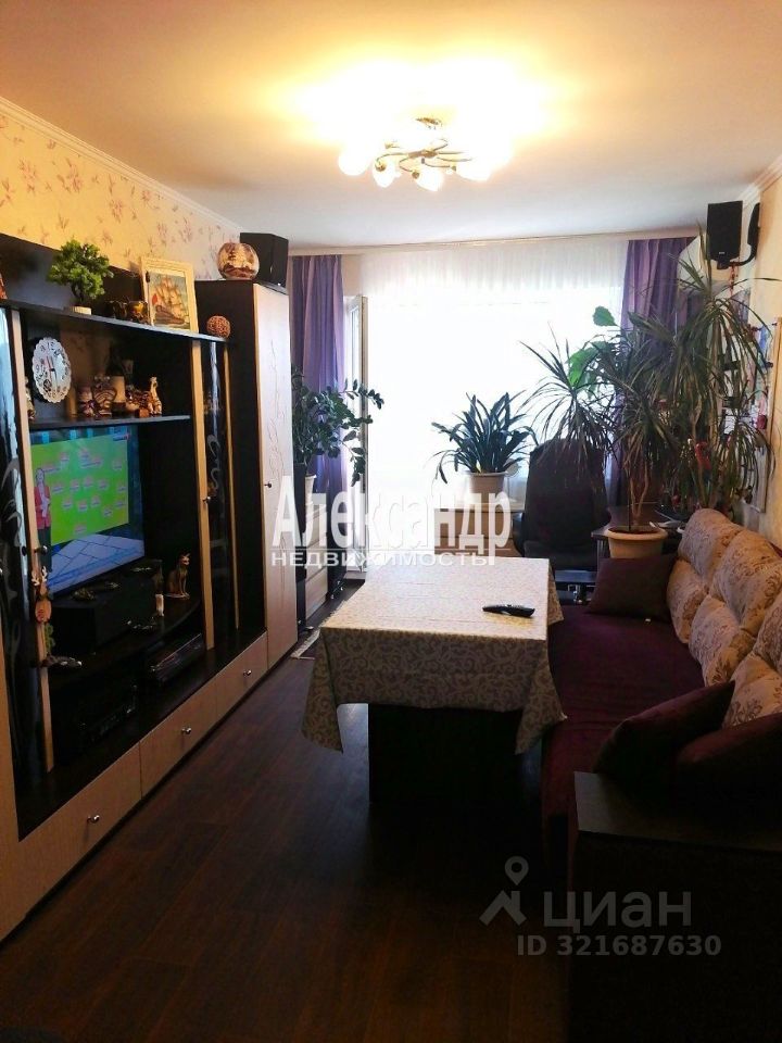 Продажа 2-комн квартиры на вторичном рынке пос. Сосново, улица Первомайская, 3