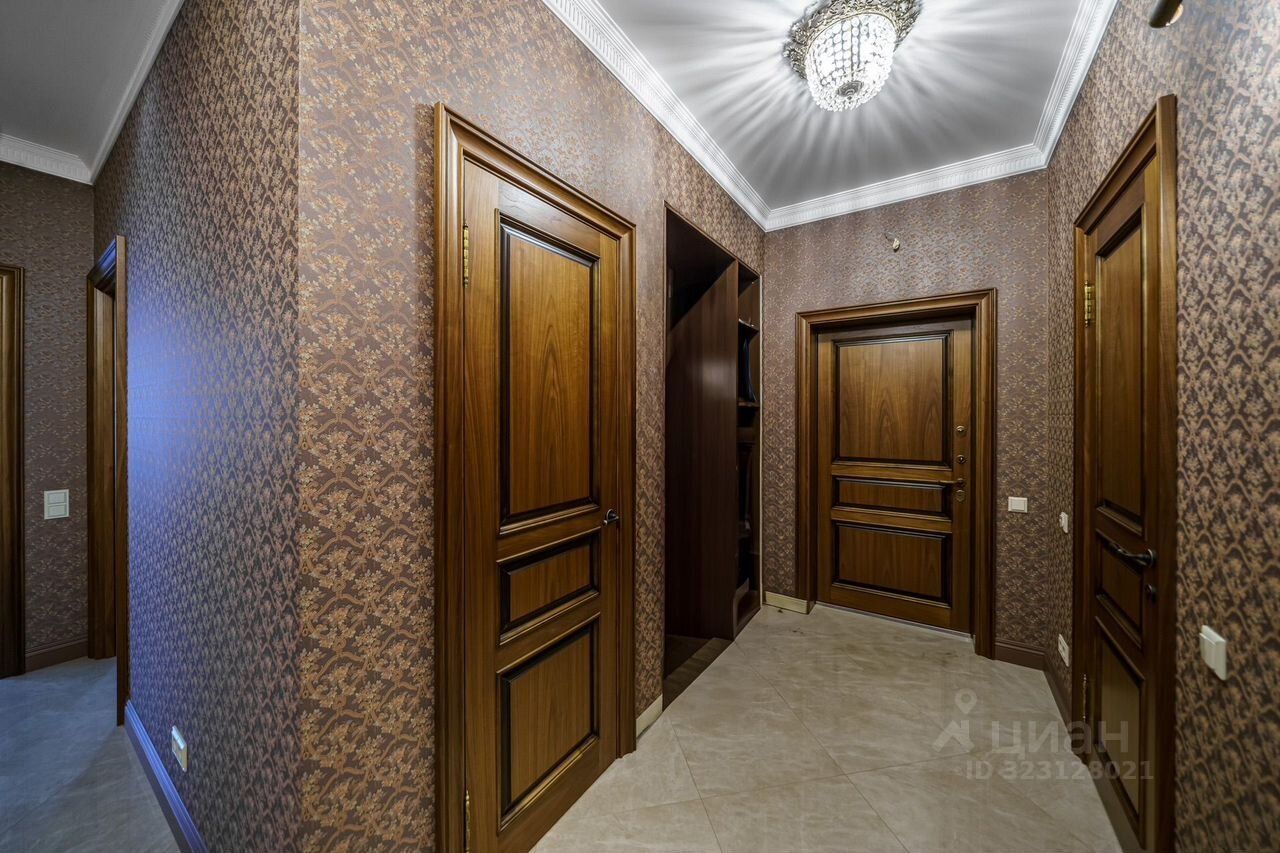 Продажа 4-комн квартиры на вторичном рынке Петровский проспект, 5