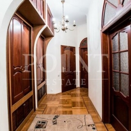 Аренда 2-комн квартиры на вторичном рынке Кривоарбатский переулок,  д. 16/22