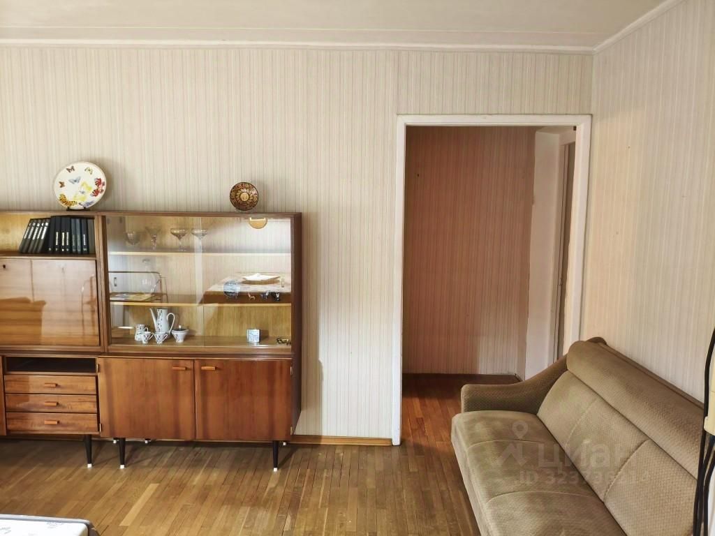 Продажа 3-комн квартиры на вторичном рынке Ломоносов, Александровская улица, 36а