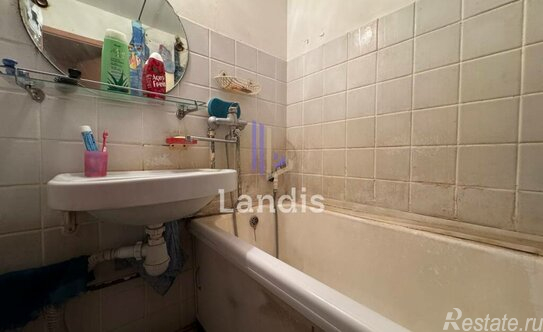 Продажа 1-комн квартиры на вторичном рынке Ореховый б-р,  д. 39 к2