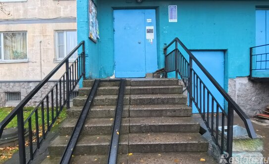 Продажа 3-комн квартиры на вторичном рынке Ириновский пр-кт,  д. 33/49