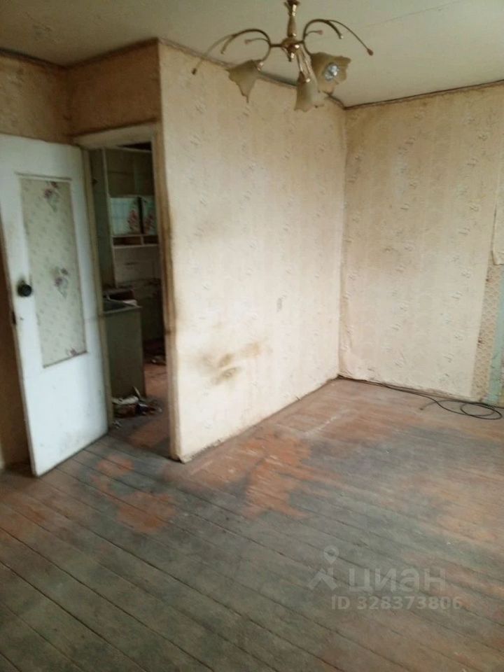 Продажа 4-комн квартиры на вторичном рынке Ломоносов, Профсоюзная улица, 11а