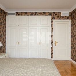 Продажа 3-комн квартиры на вторичном рынке Климентовский пер,  д. 2