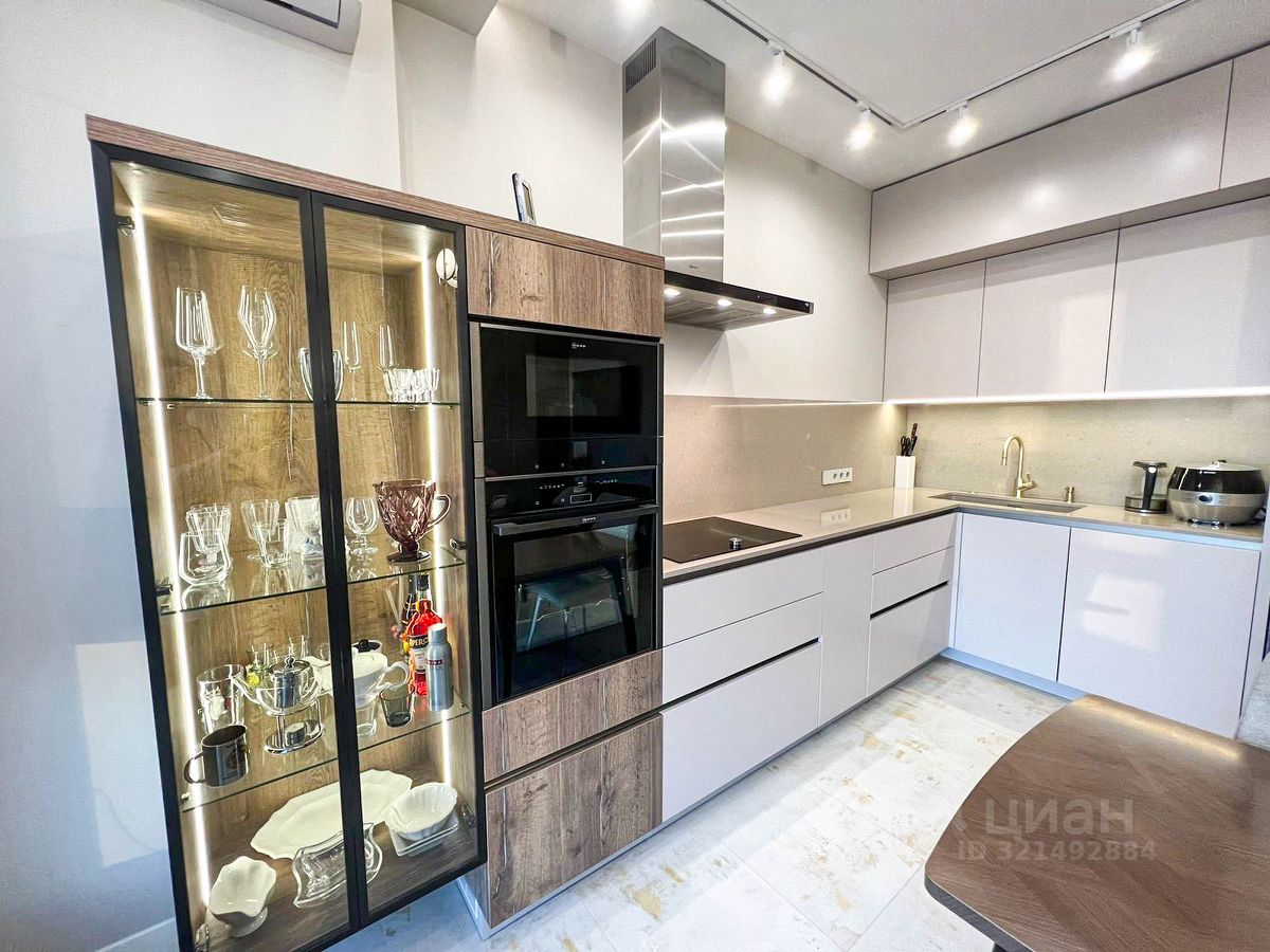 Продажа 4-комн квартиры на вторичном рынке Мосфильмовская улица, 98к1