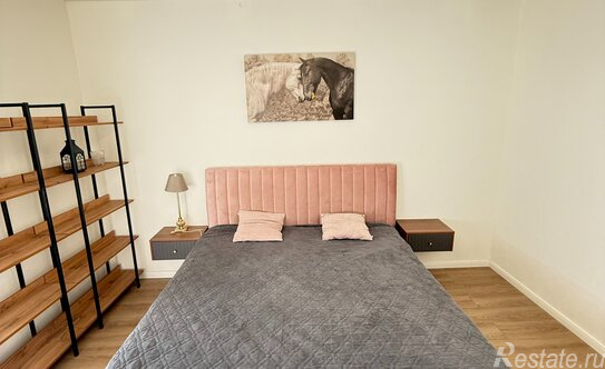 Продажа 2-комн квартиры на вторичном рынке ул Чароитовая,  д. 1,  к. 2