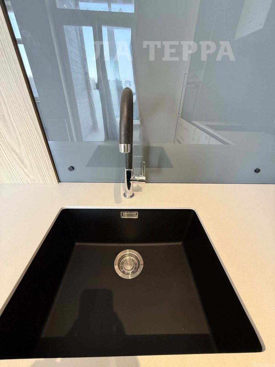 Продажа 1-комн квартиры на вторичном рынке Внуковское п, Андрея Тарковского бульвар,  д. 10